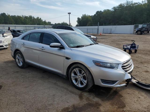 Седаны FORD TAURUS 2013 Белы