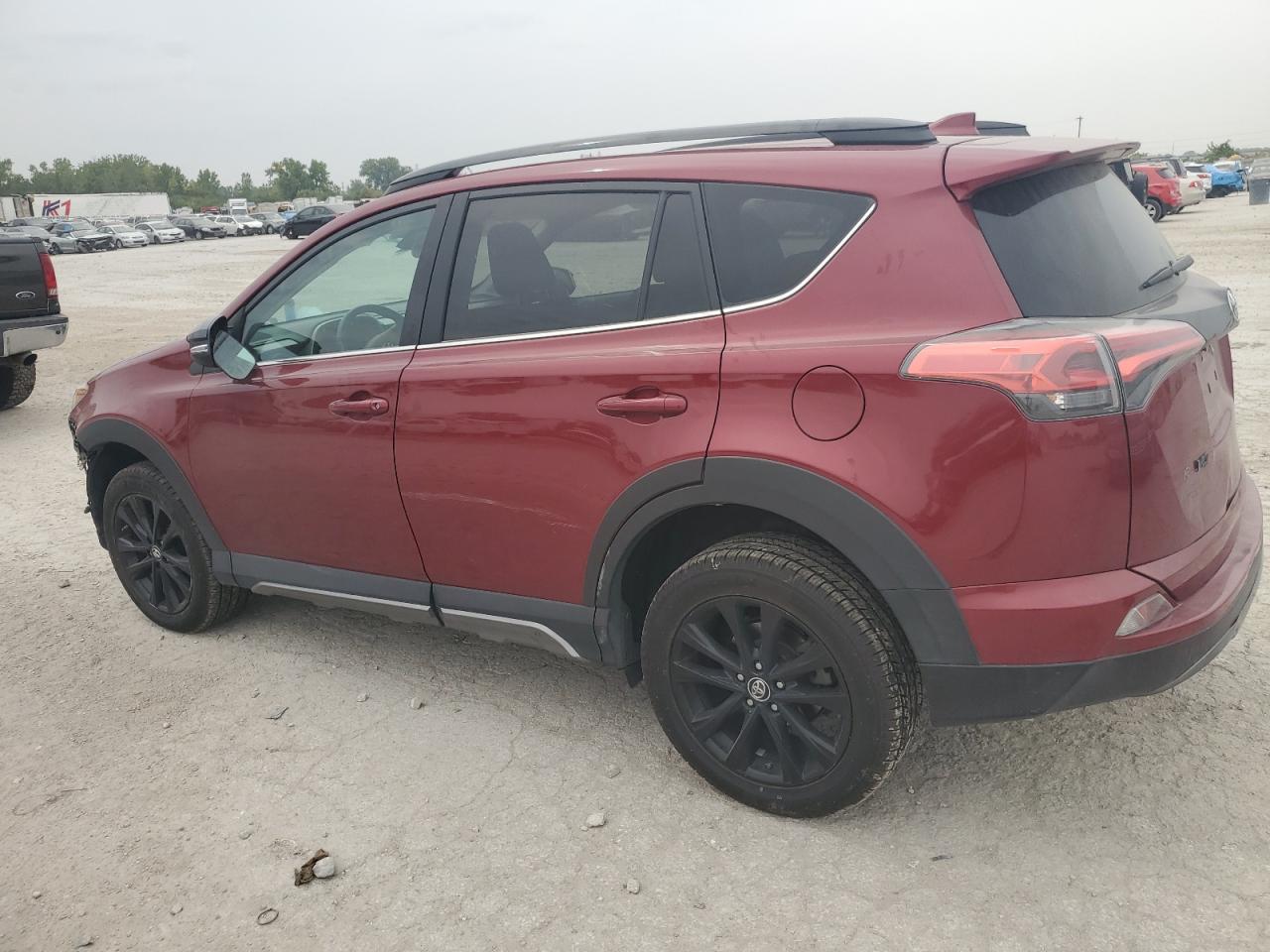 2T3RFREV8JW819799 2018 TOYOTA RAV 4 - Image 2