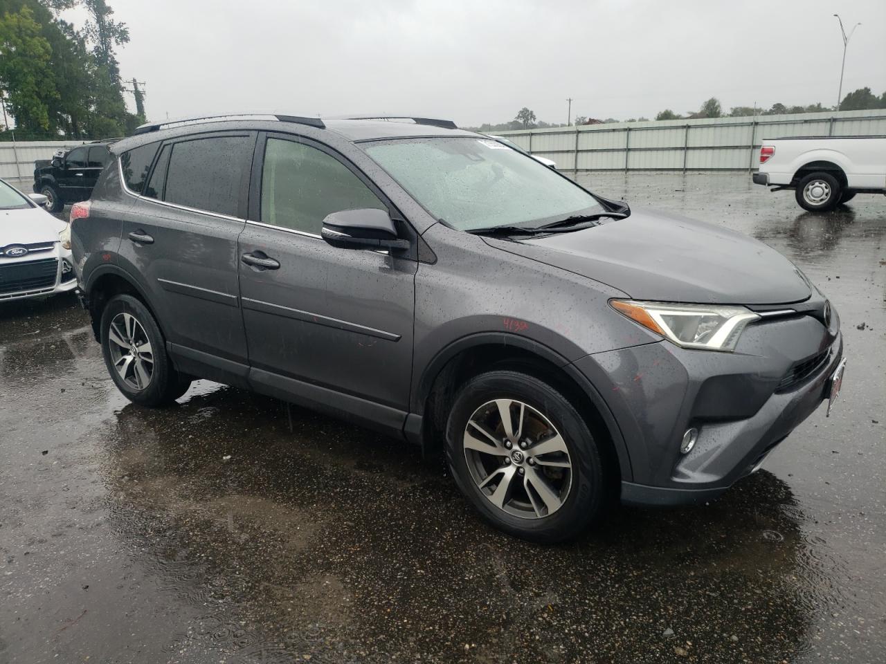 VIN JTMRFREV7JJ726920 2018 TOYOTA RAV4 no.4