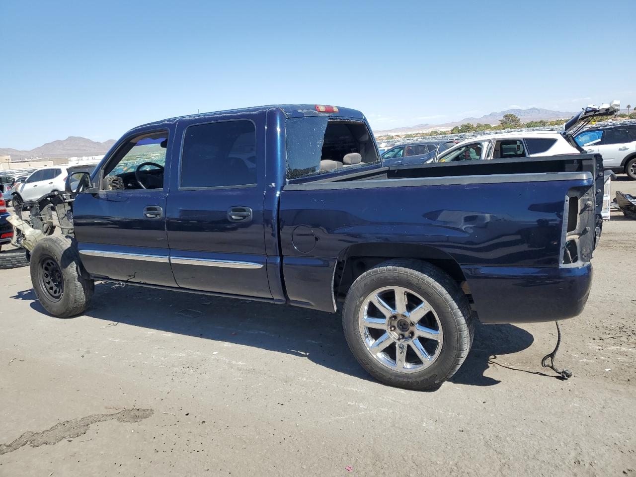 2005 GMC Sierra - Image 2