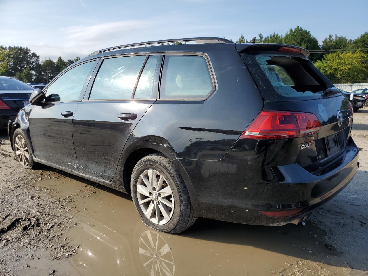 2016 Volkswagen Golf - Image 2