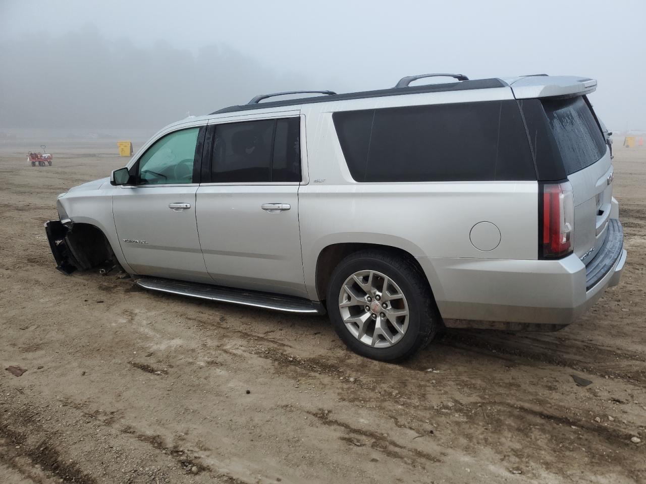 2016 GMC Yukon - Image 2
