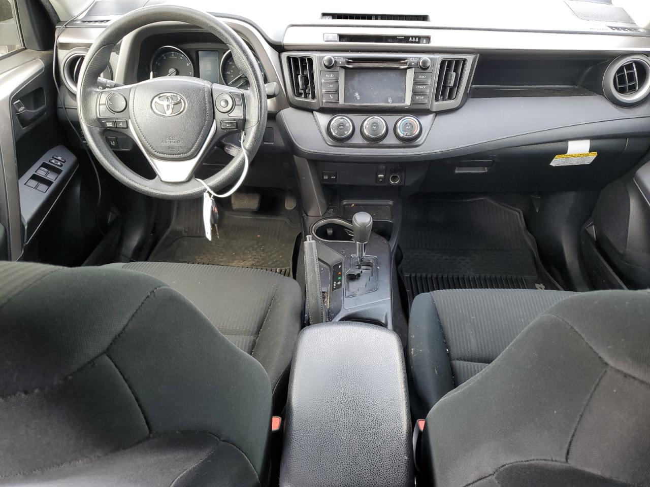 JTMBFREV2JJ232286 2018 Toyota Rav4 Le