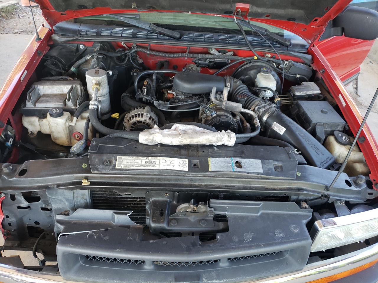 2002 Chevrolet S-10 Pickup - Image 11