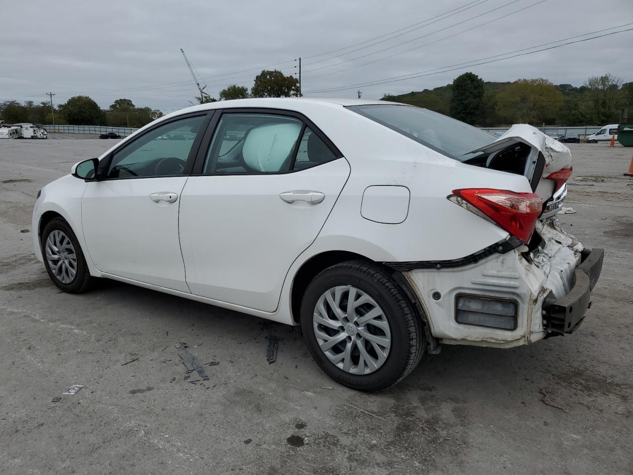 5YFBURHE3HP593470 2017 TOYOTA COROLLA - Image 2