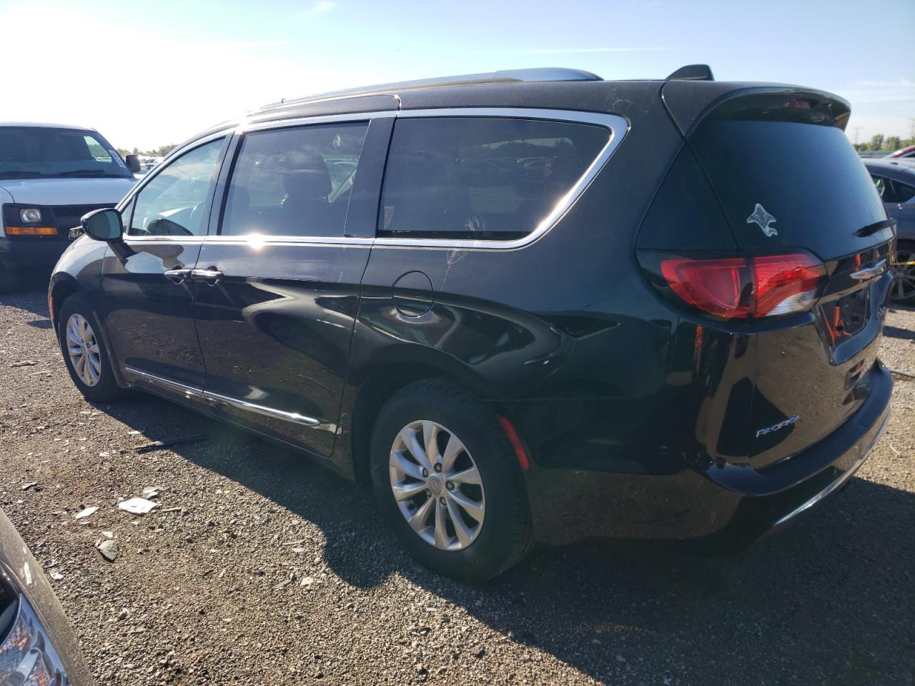 2C4RC1EG7JR130603 2018 CHRYSLER PACIFICA - Image 2