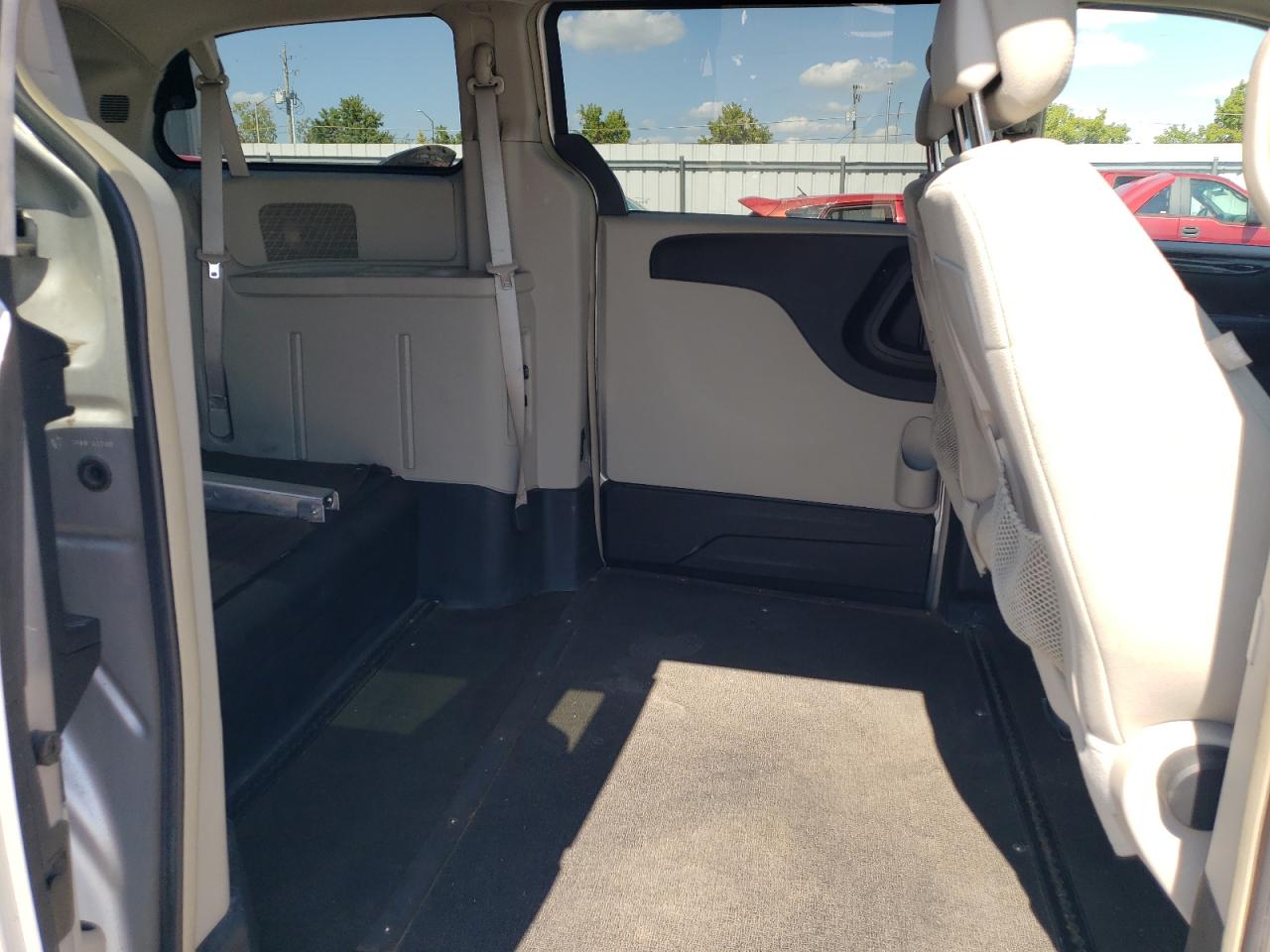 2011 Dodge Caravan - Image 11