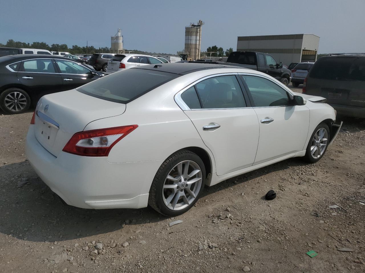 2010 Nissan Maxima - Image 3