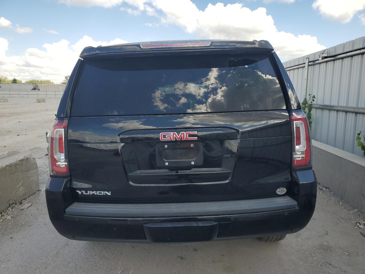 1GKS2BKC3HR392652 2017 GMC Yukon Slt