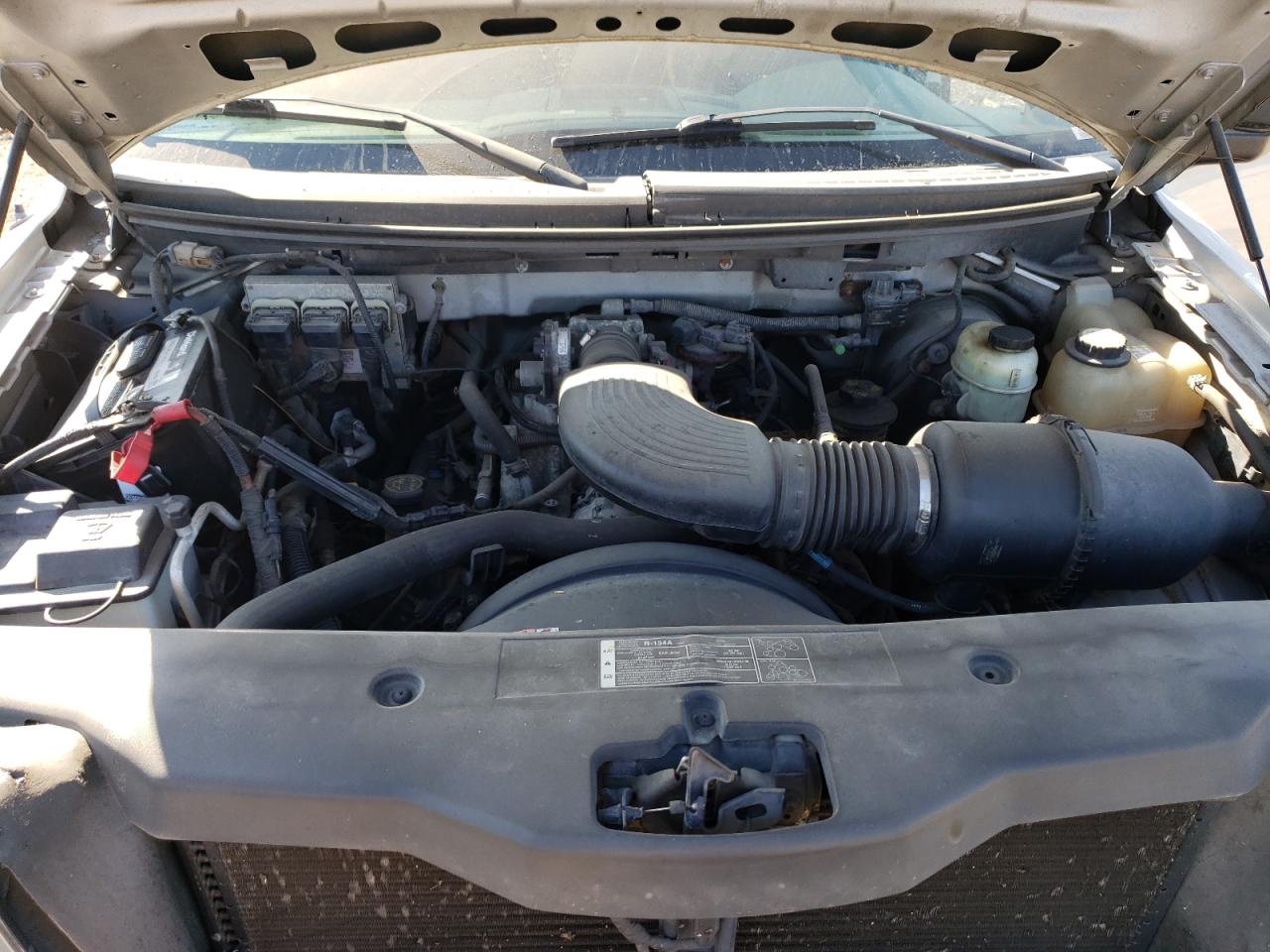 1FTRF12W65NA36945 2005 Ford F150 1FTRF12W65NA36945 2005 Ford F150