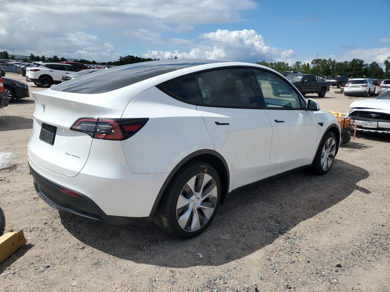 2023 Tesla Model Y VIN: 7SAYGDEE5PA092146 Lot: 70747524