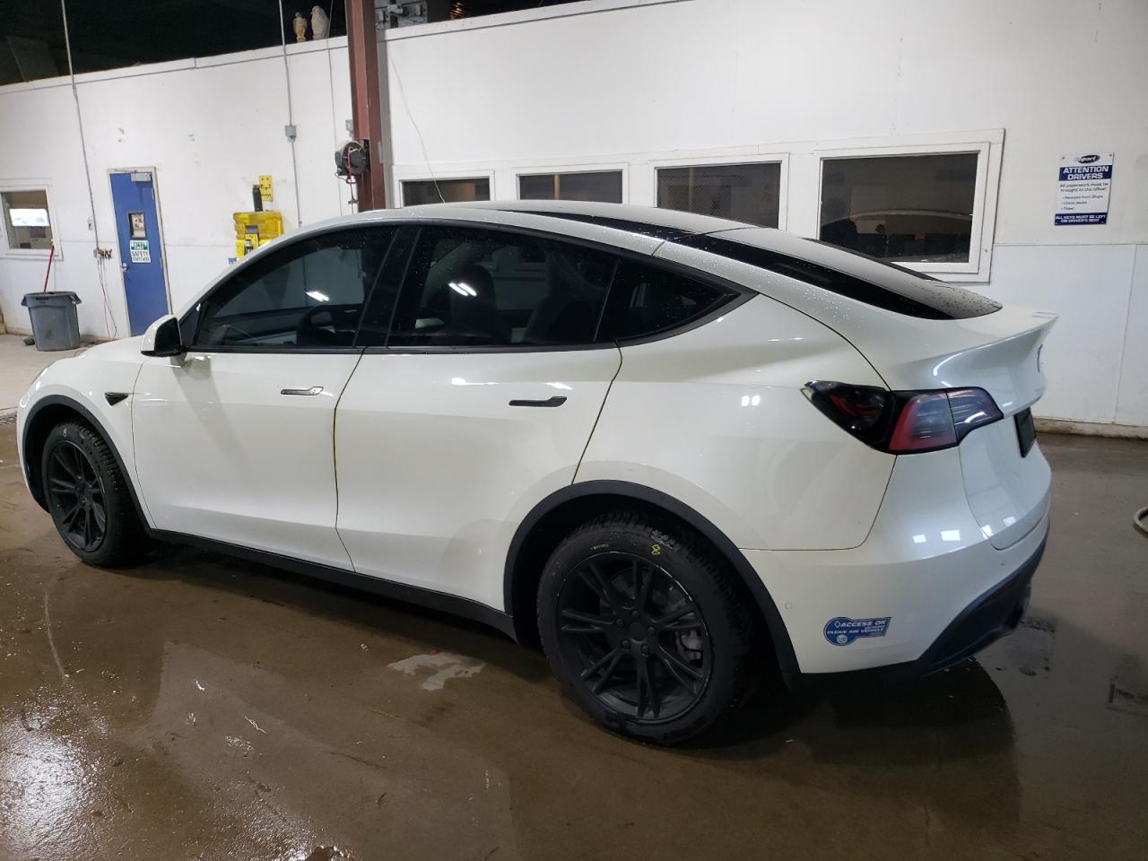 2021 Tesla Model Y VIN: 5YJYGDEEXMF098472 Lot: 69571464