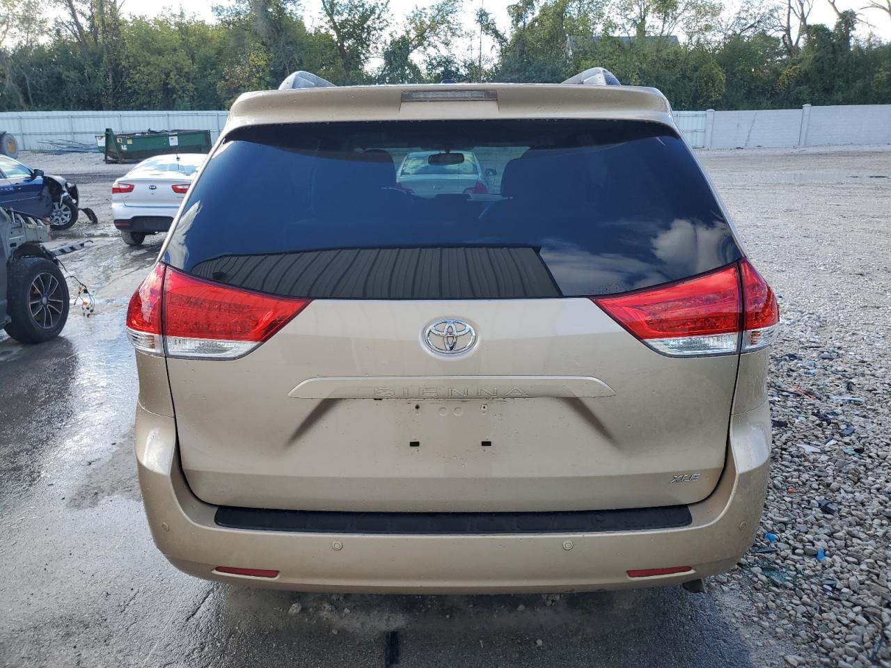 2013 Toyota Sienna Xle VIN: 5TDYK3DC4DS398495 Lot: 72187054