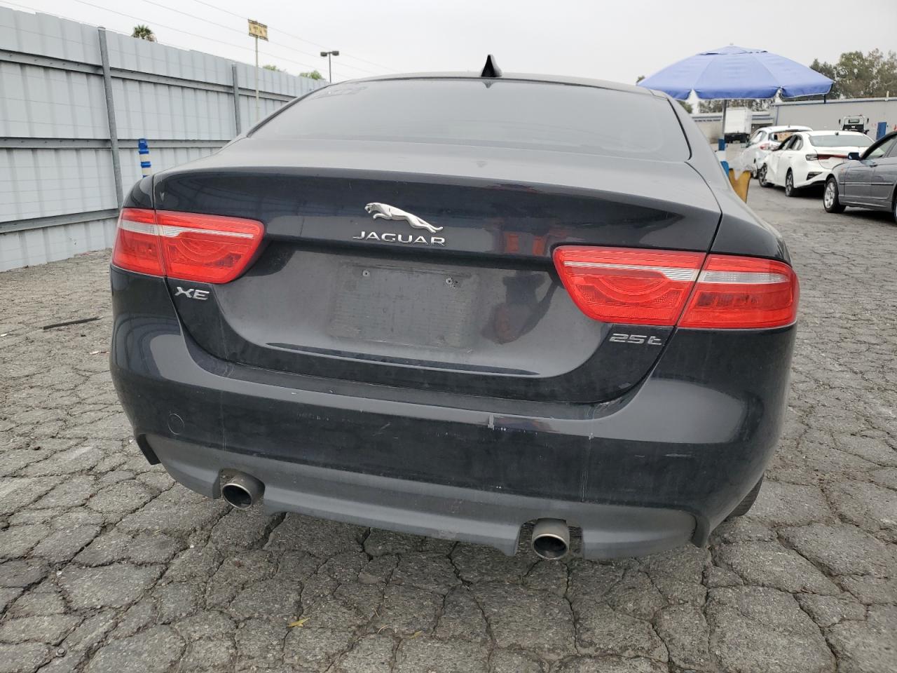 SAJAR4FX4JCP27813 2018 Jaguar Xe