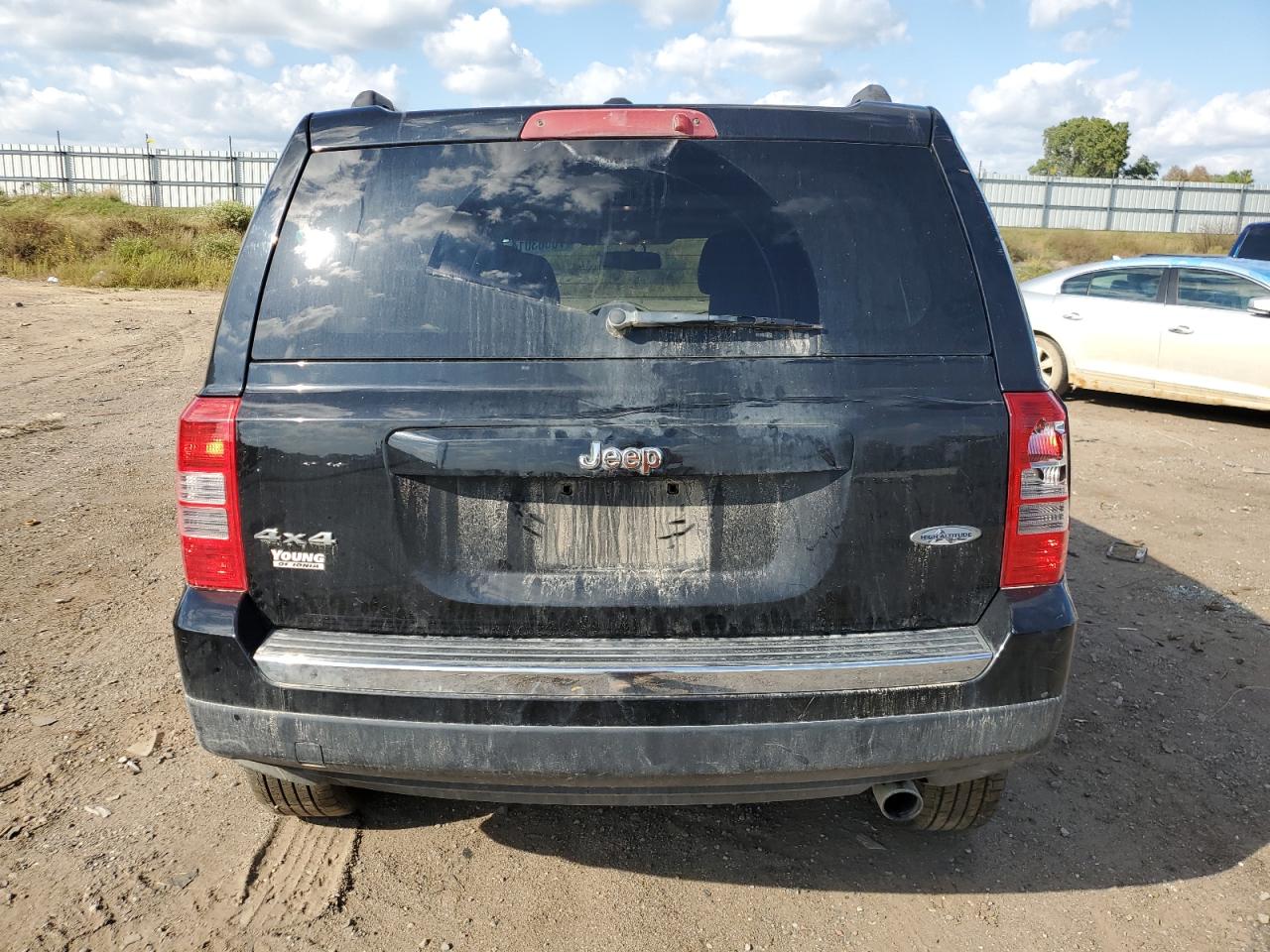 1C4NJRFB8GD557614 2016 Jeep Patriot Latitude