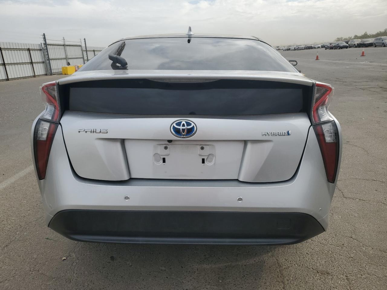 JTDKBRFU7J3074615 2018 Toyota Prius