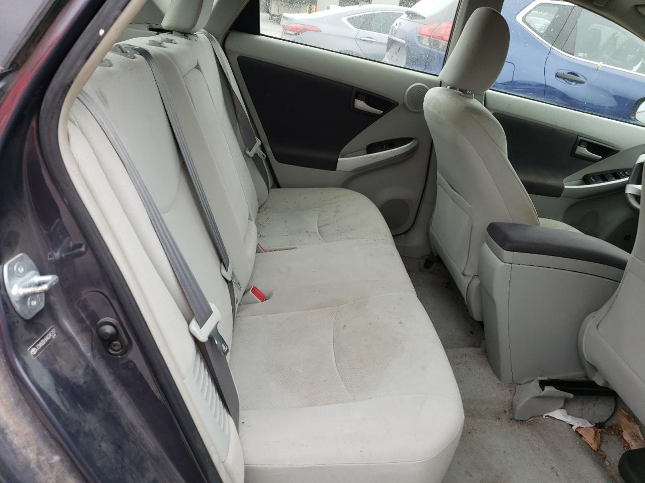 2010 Toyota Prius - Image 10