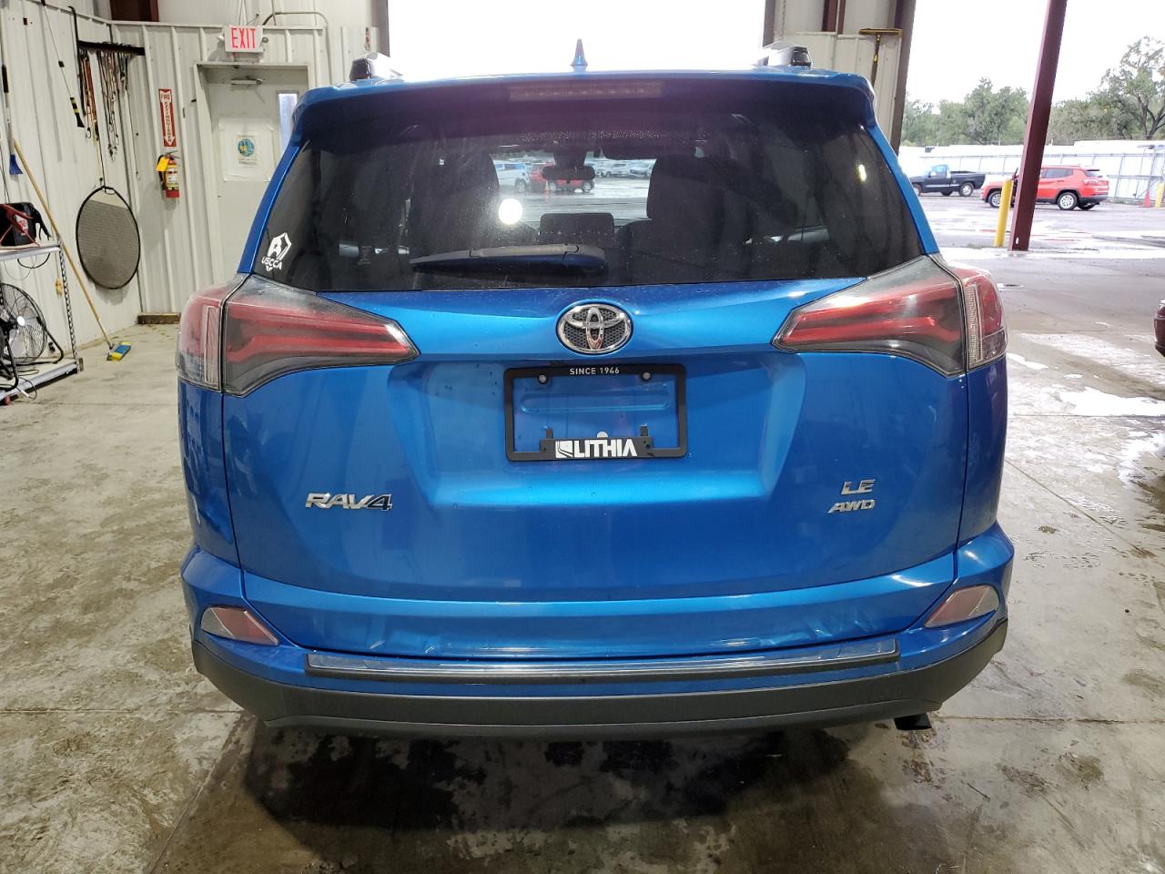 JTMBFREV0HJ146565 2017 Toyota Rav4 Le