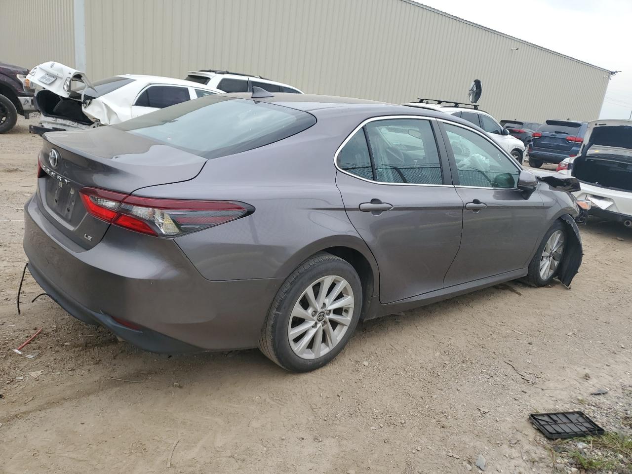 4T1C11AK2NU636074 Toyota Camry LE 3