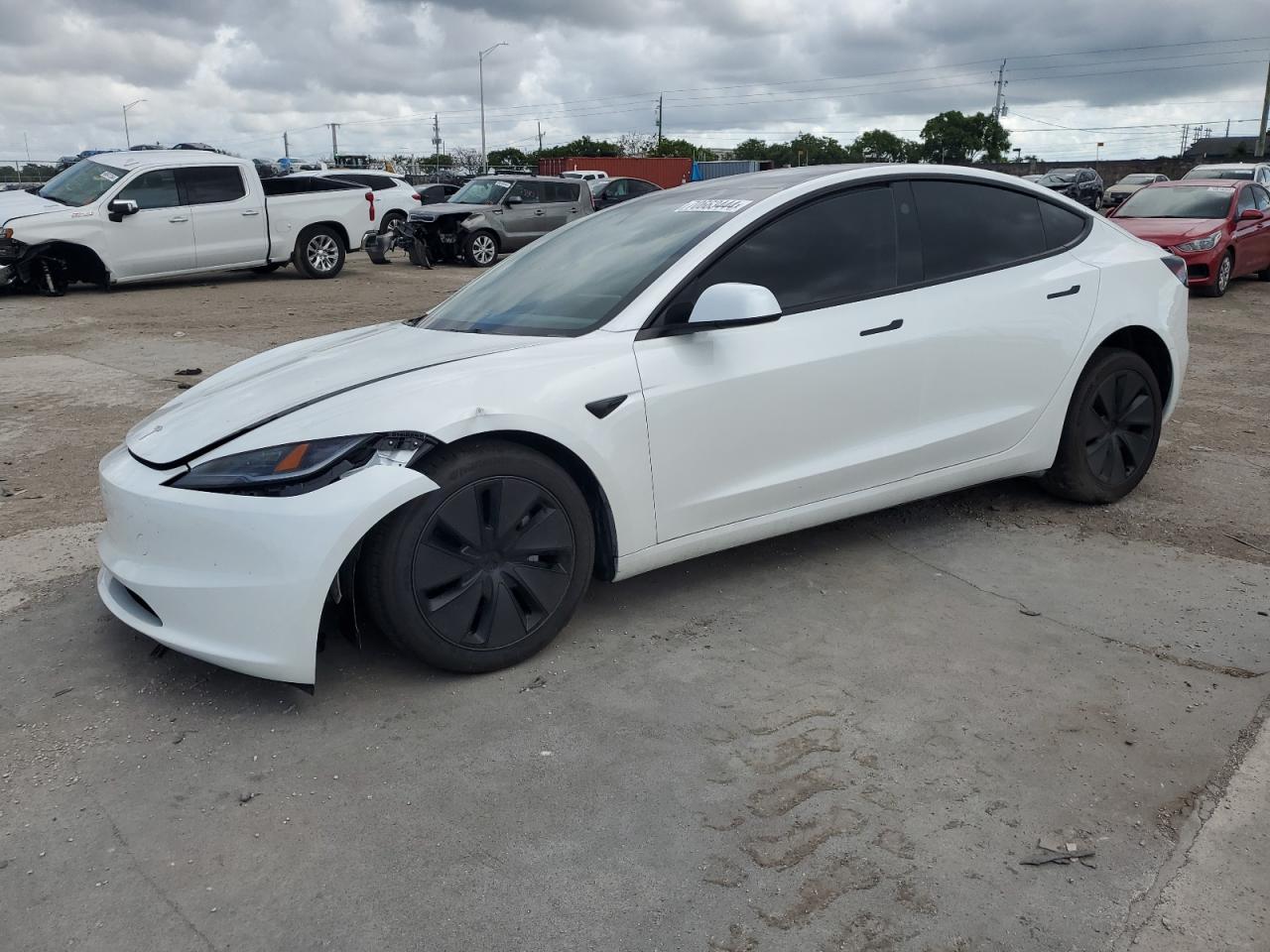 5YJ3E1EA7RF733070 2024 TESLA MODEL 3 - Image 1