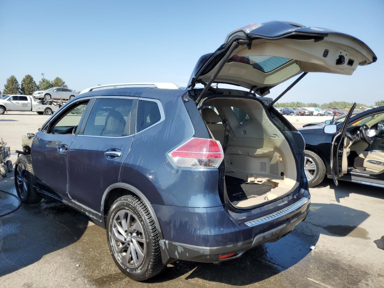 2016 Nissan Rogue - Image 2