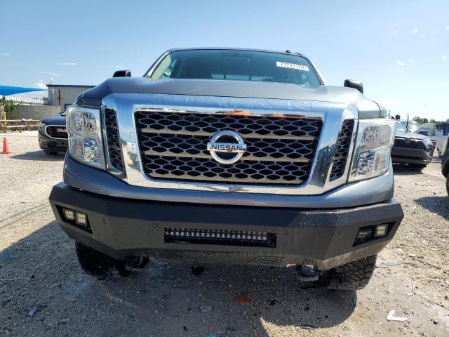  NISSAN TITAN 2017 Серый