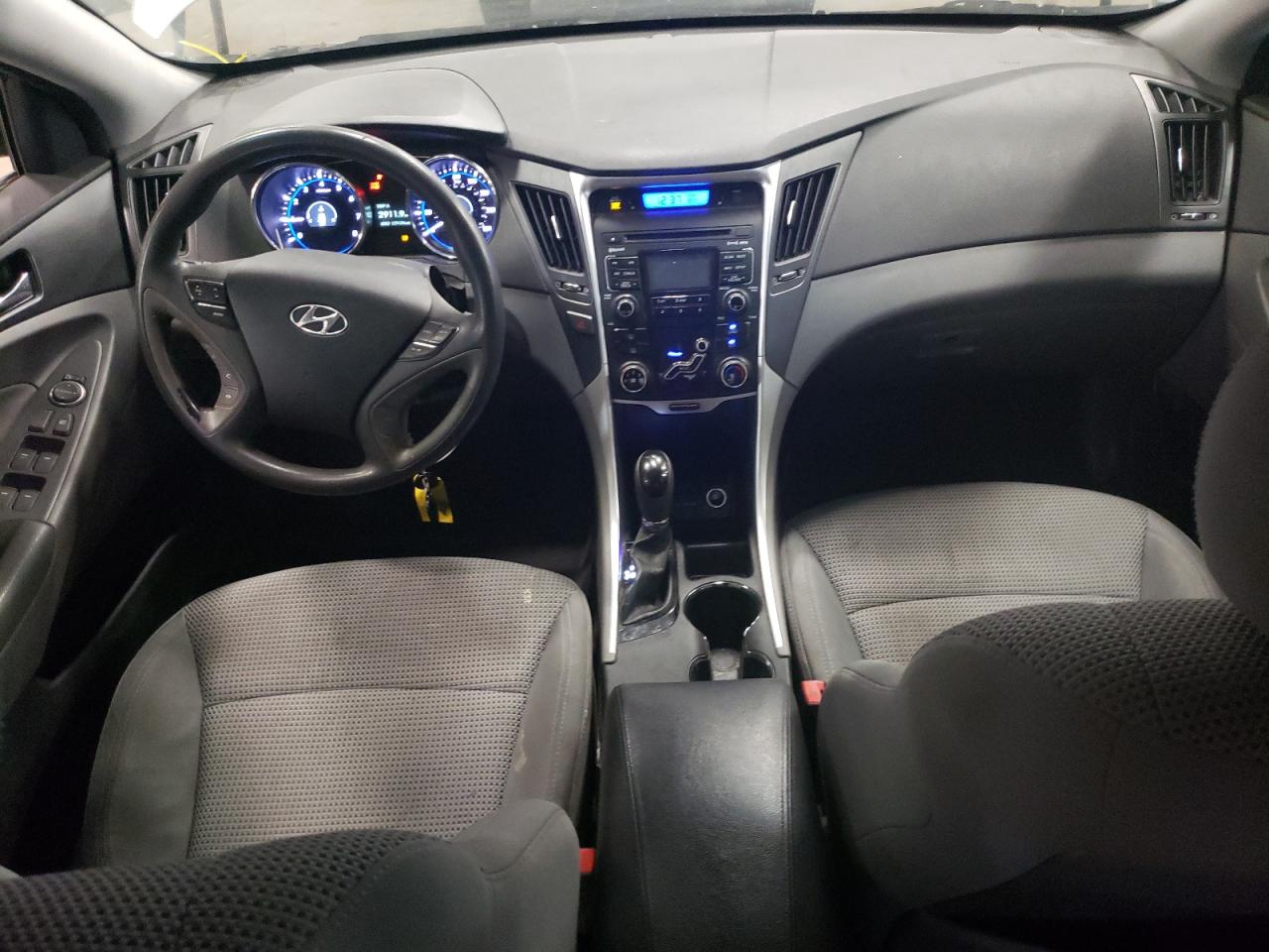 2011 Hyundai Sonata - Image 8