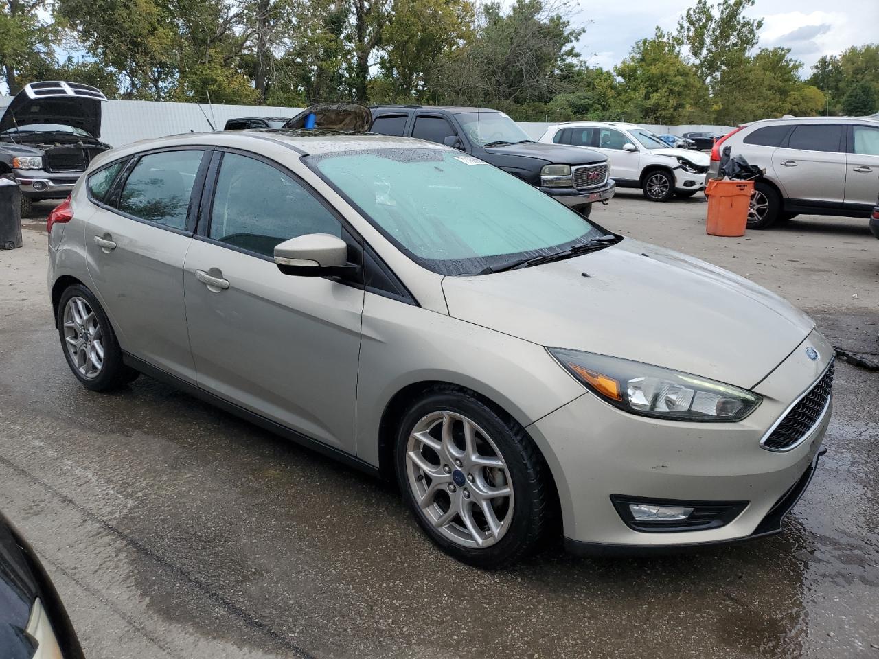 VIN 1FADP3K21FL318655 2015 FORD FOCUS no.4