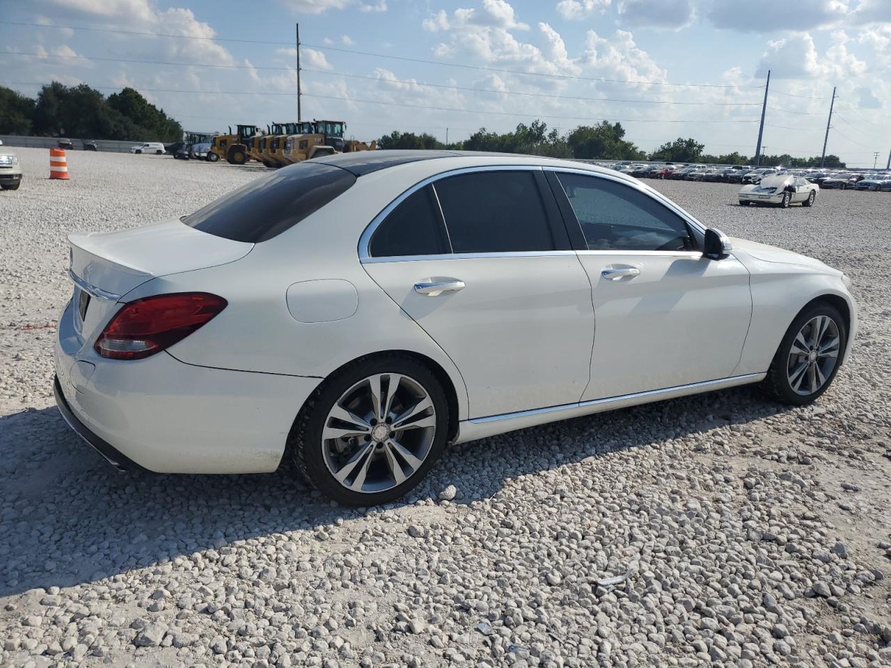 VIN 55SWF4HB4GU160107 2016 MERCEDES-BENZ C-CLASS no.3