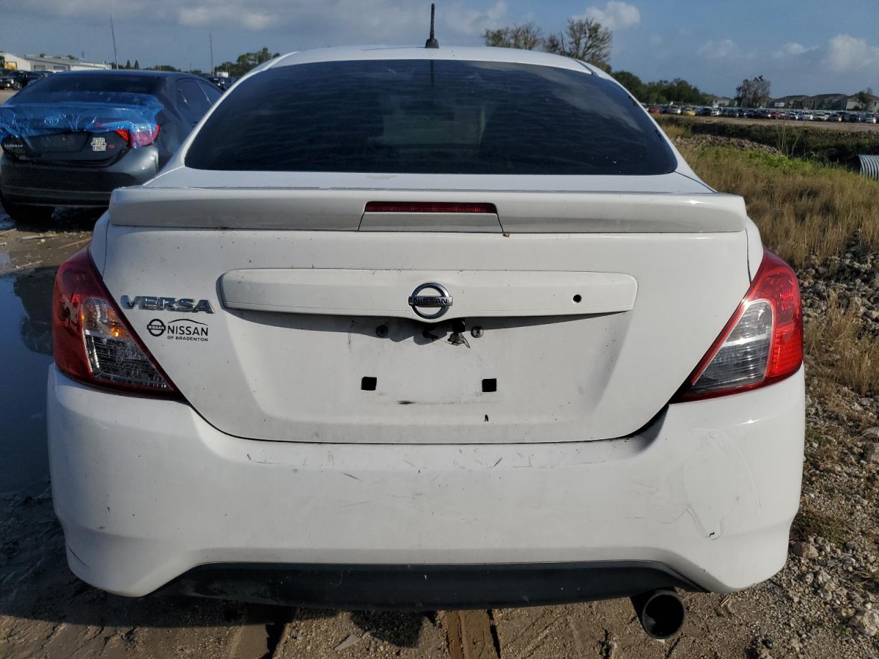 3N1CN7AP3JL829123 2018 Nissan Versa S