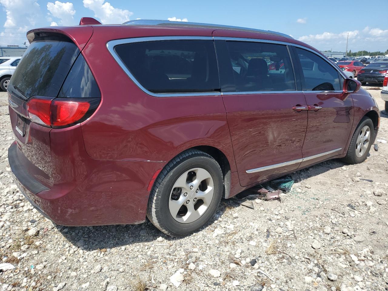2017 Chrysler Pacifica - Image 3