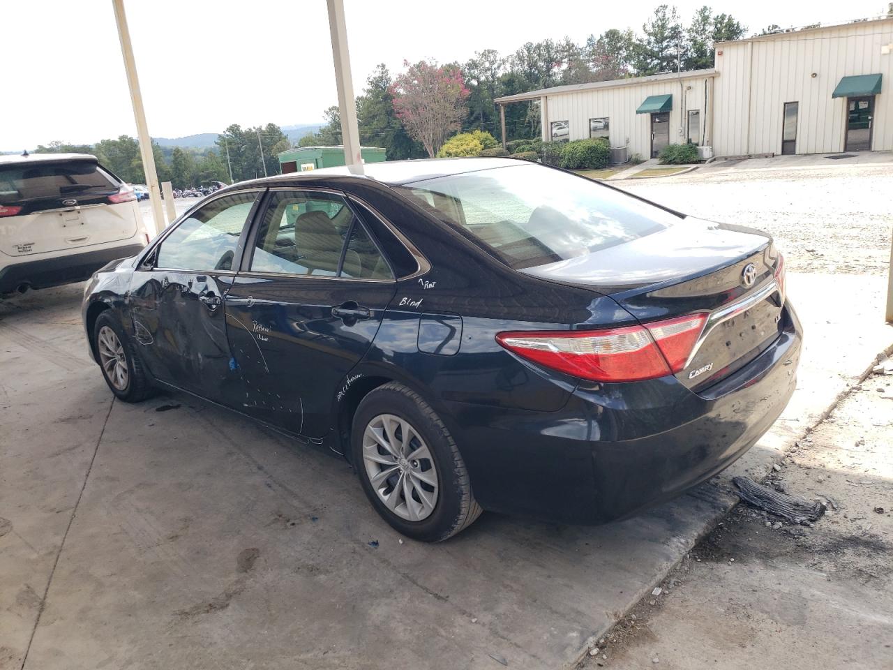 4T1BF1FK5GU548046 2016 TOYOTA CAMRY - Image 2