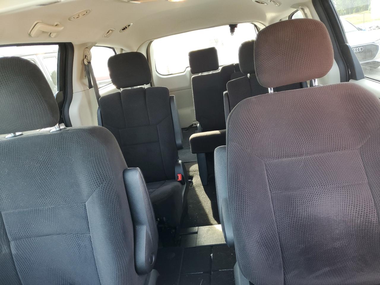 2013 Dodge Caravan - Image 10