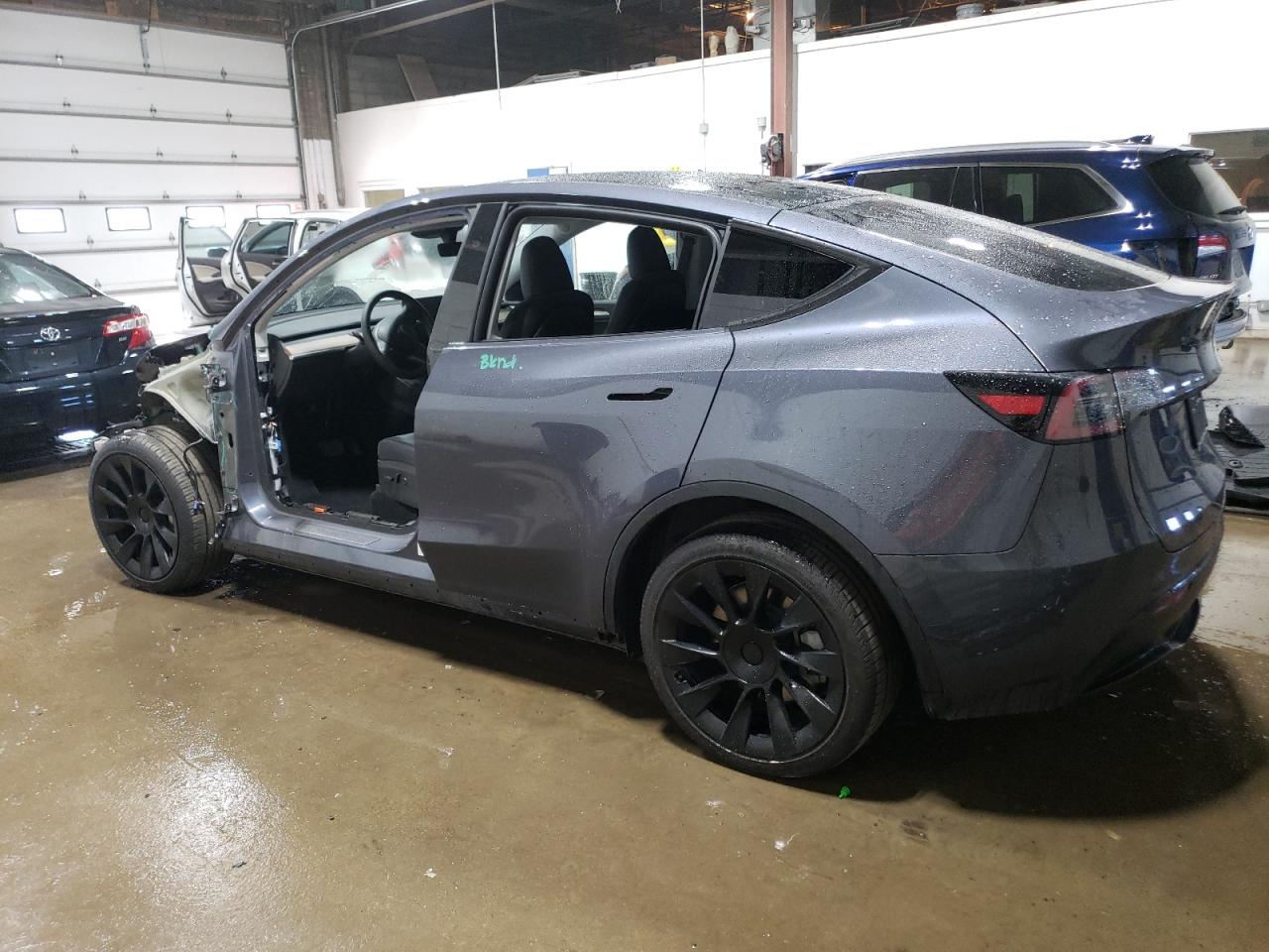 7SAYGDEE0PA184085 2023 TESLA MODEL Y - Image 2