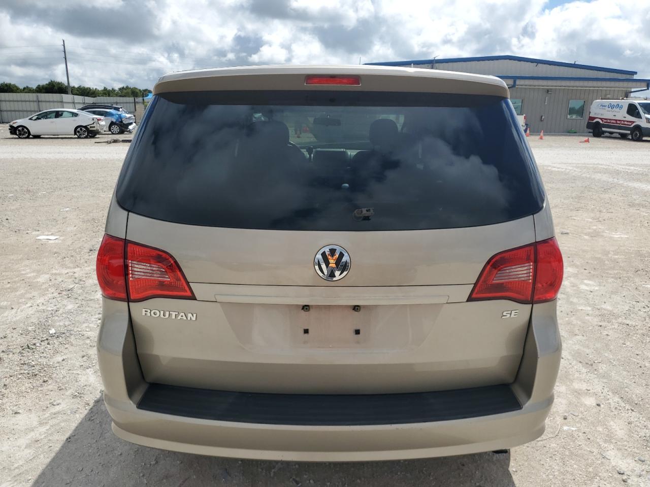 2V8HW34129R501503 2009 Volkswagen Routan Se