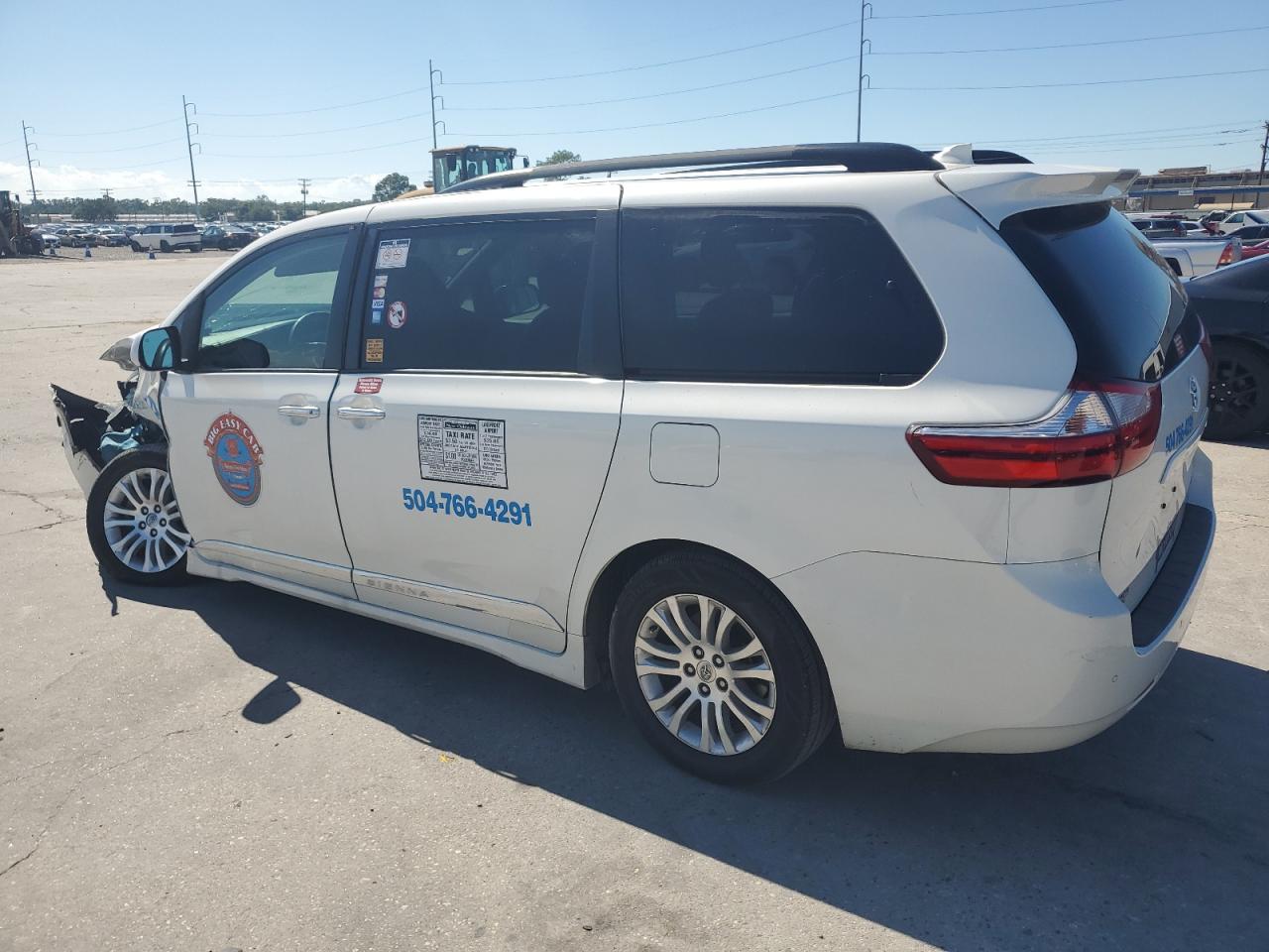 5TDYZ3DC2JS960840 2018 Toyota Sienna Xle