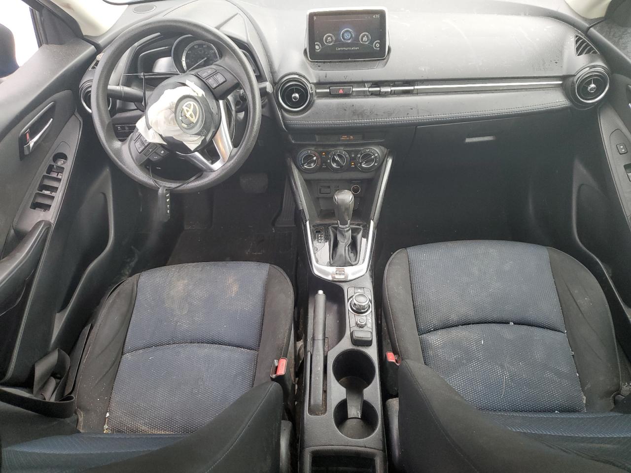 3MYDLBYV6HY157636 2017 Toyota Yaris Ia