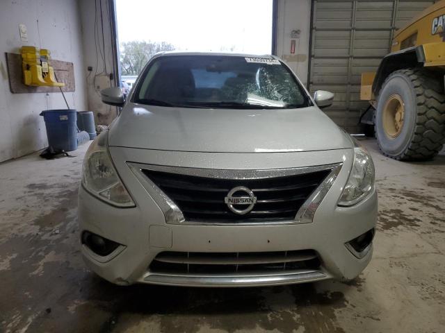  NISSAN VERSA 2015 Серебристый