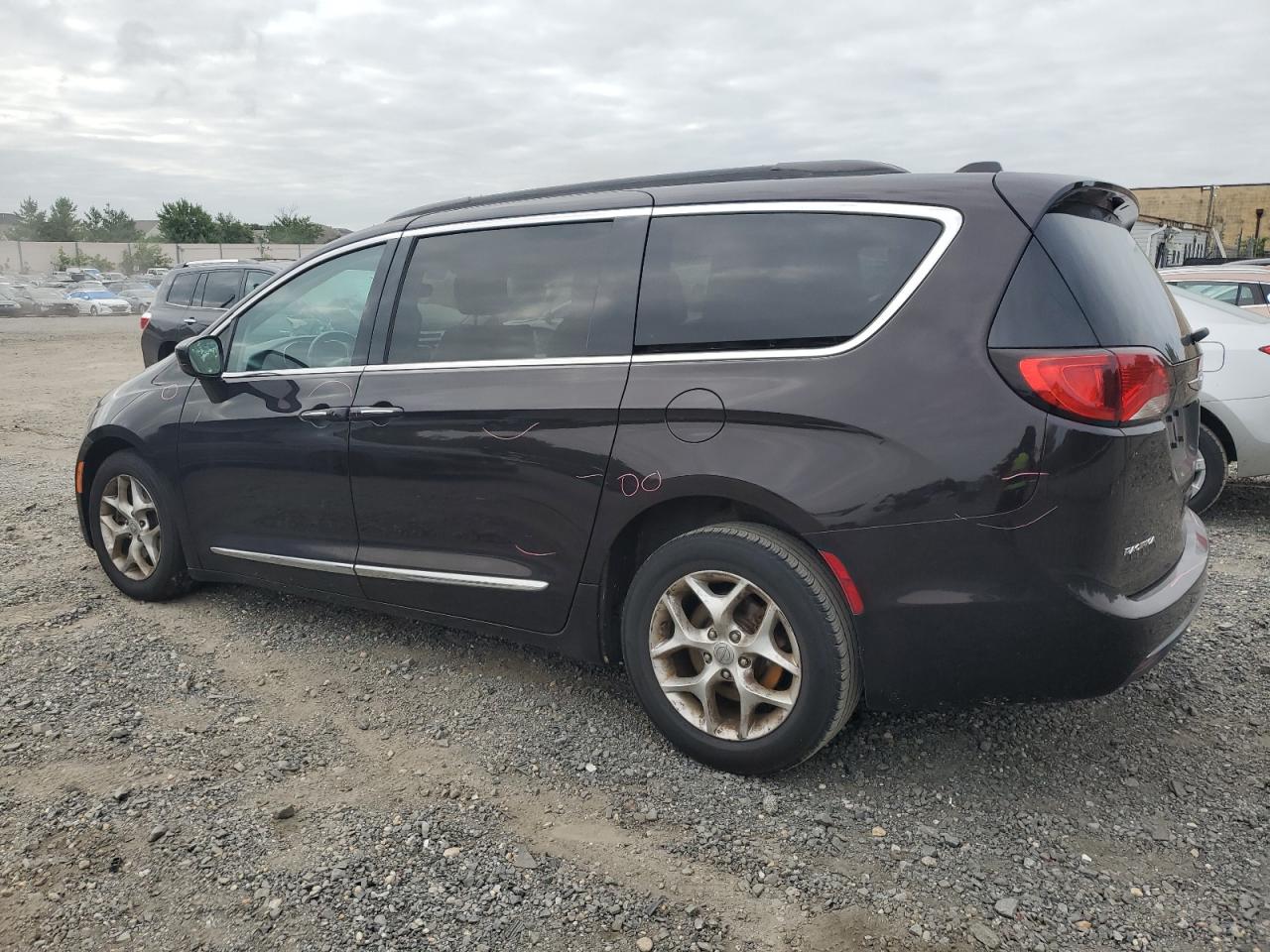 2C4RC1BGXHR588540 2017 CHRYSLER PACIFICA - Image 2