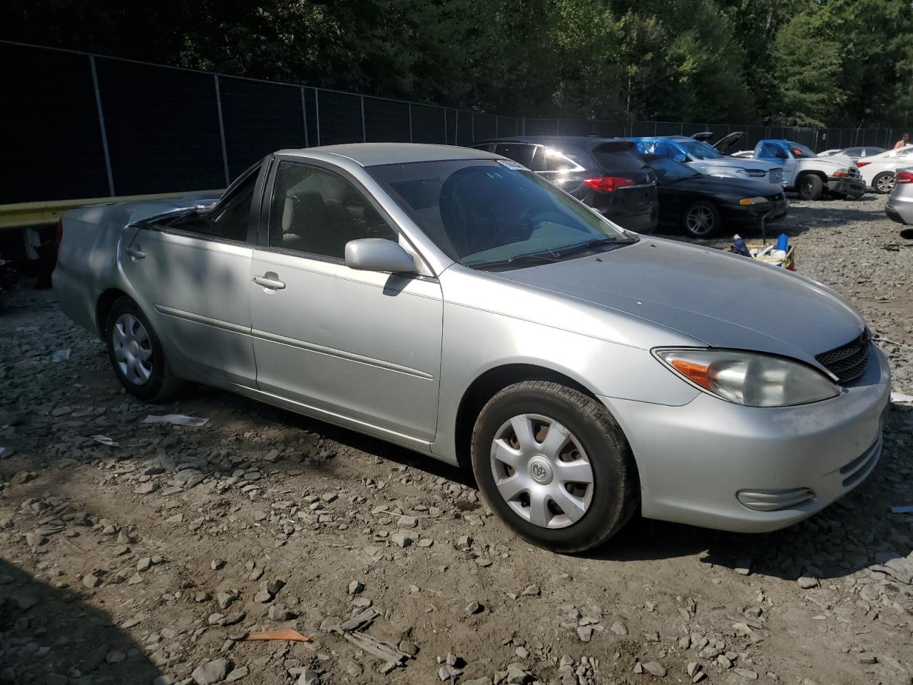 2004 Toyota Camry Le VIN: JTDBE32K740293458 Lot: 70655544