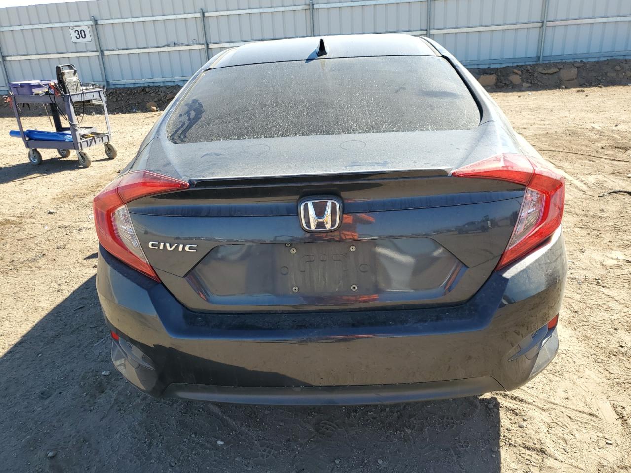 JHMFC1F39JX000675 2018 Honda Civic Ex