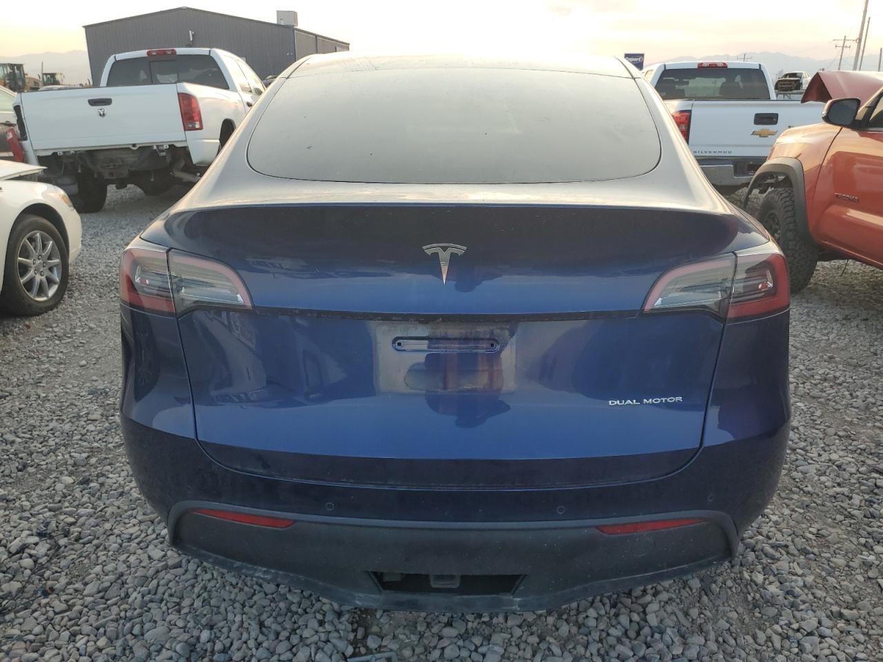 7SAYGDEE0NF570943 2022 Tesla Model Y