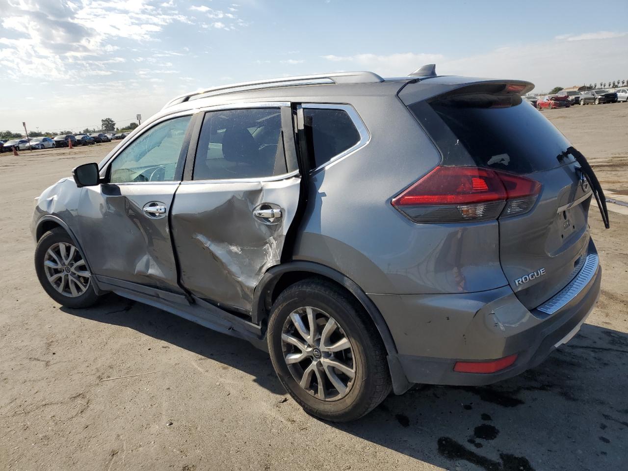 5N1AT2MT3JC769020 2018 NISSAN ROGUE - Image 2