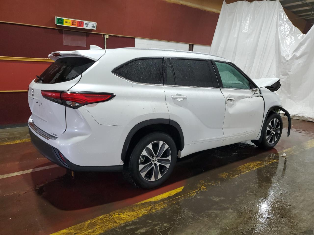 2022 Toyota Highlander - Image 3