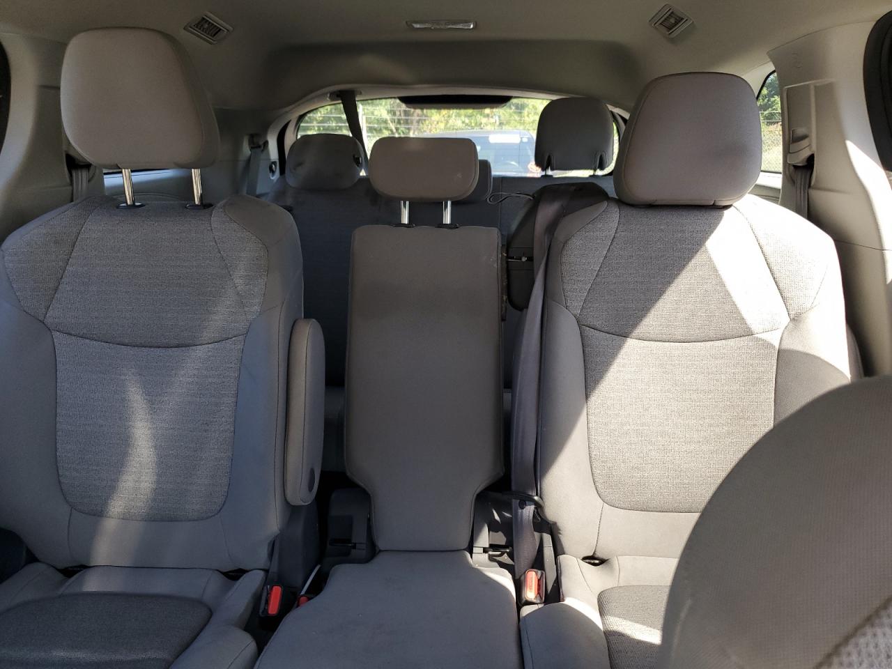 2021 Toyota Sienna Le VIN: 5TDKSKFC1MS040218 Lot: 71152054