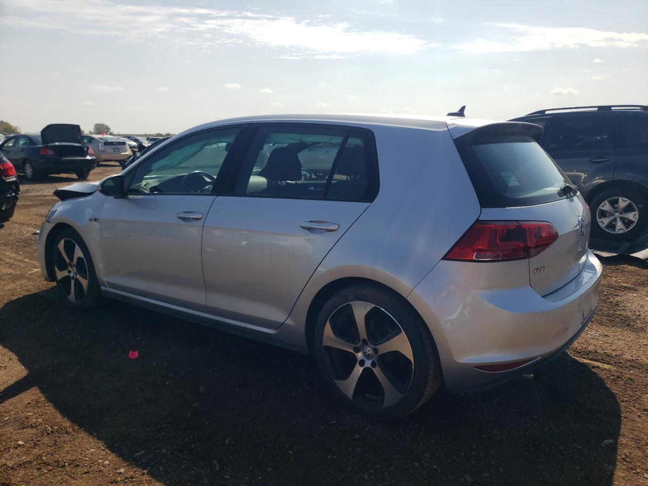 3VW5T7AU7HM020467 2017 VOLKSWAGEN GTI - Image 2