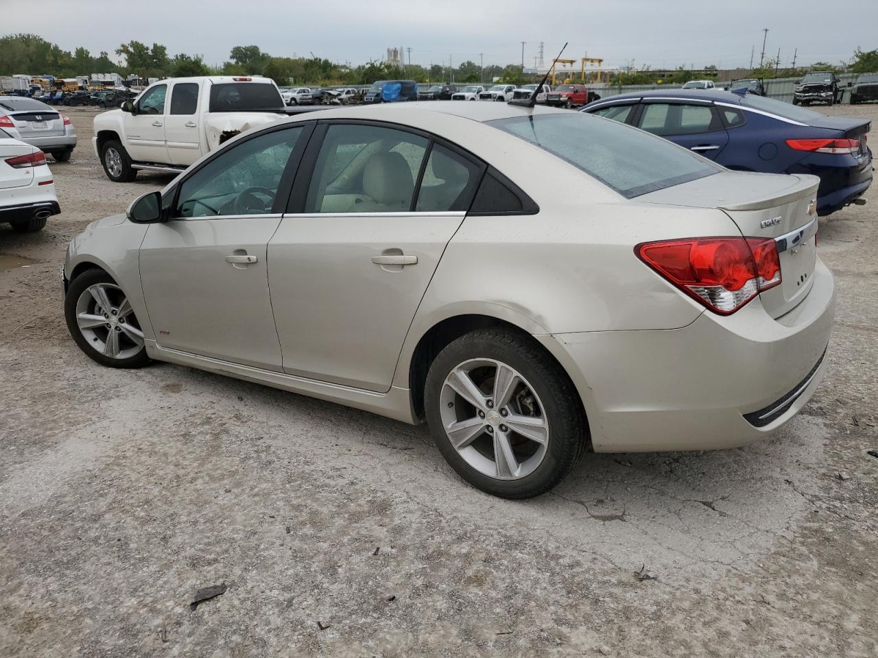 2014 Chevrolet Cruze - Image 2