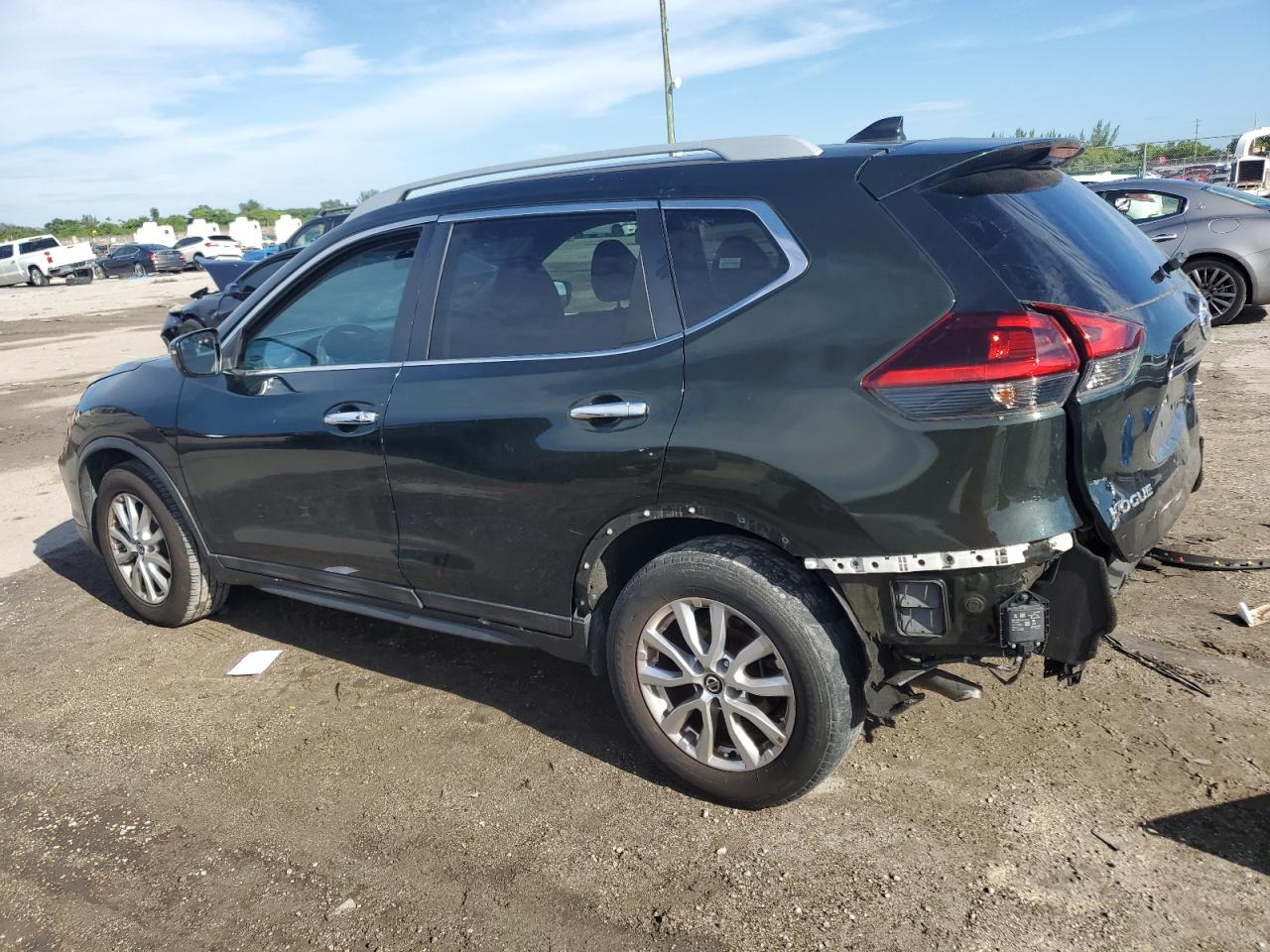 5N1AT2MT6JC702637 2018 NISSAN ROGUE - Image 2