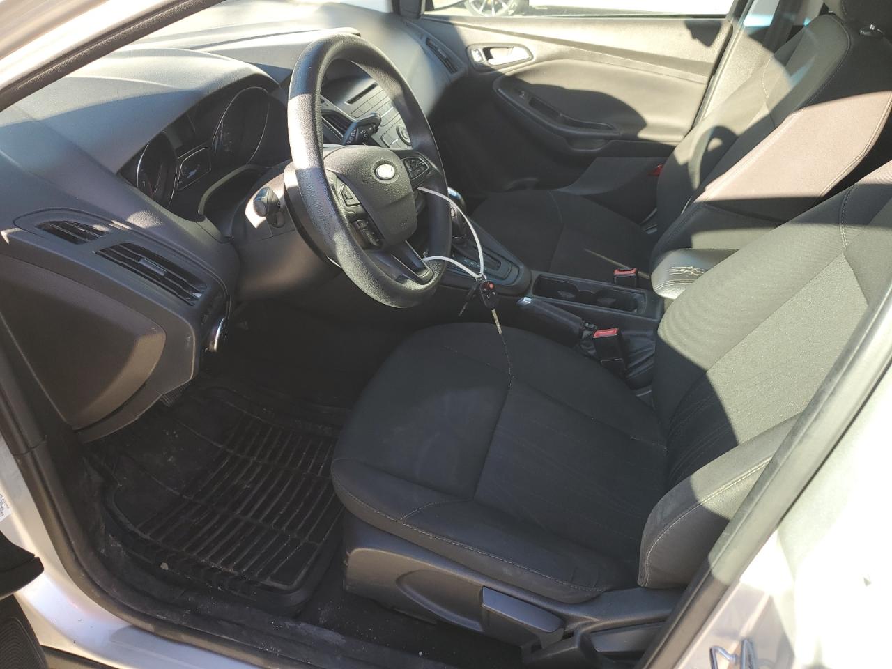 1FADP3K2XGL268677 2016 Ford Focus Se