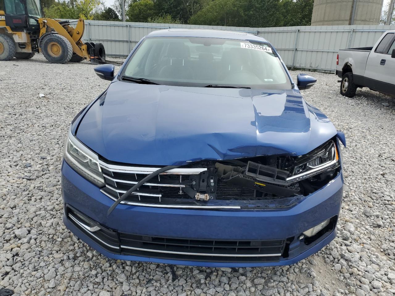 2017 Volkswagen Passat - Image 5